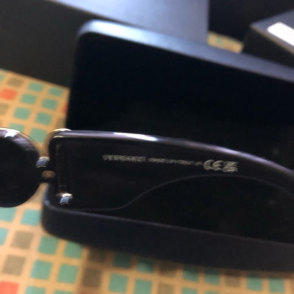 VERSACE SUNGLASSES FOR SALE! - Picture 3 of 9